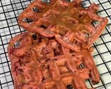 Foto langkah ke 6 dari resep Waffle Buah Naga.