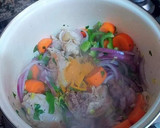 Foto del paso 3 de la receta: Pollo estofado a la cúrcuma con zanahorias y patatas