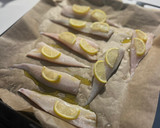 Foto del paso 1 de la receta: Lomos de dorada asados al limón