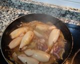 Foto del paso 3 de la receta Calamares encebollados al laurel