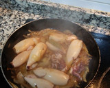 Foto del paso 3 de la receta: Calamares encebollados al laurel