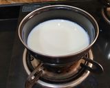 A picture of step 2 of Almond Pistachio Milkshake.