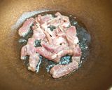 รูปขั้นตอนการทำที่ 2 ของ เส้นบุกผัดหมูเส้นพริกหวาน
