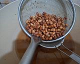 Foto langkah ke 1 dari resep Sambal Merah Tempe, Teri, dan Kacang Tanah.