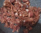 Foto langkah ke 2 dari resep Tumis daging sapi dan paprika.
