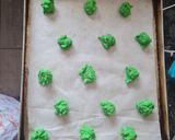 A picture of step 6 of Grinch Cookies.