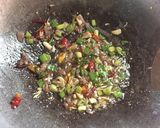 Foto langkah ke 2 dari resep Cumi asin hitam sambel matah.