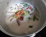 รูปขั้นตอนการทำที่ 3 ของ ต้มกะทิหน่อไม้ใบมะขามอ่อน