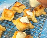 Foto langkah ke 7 dari resep Creamy Matcha Puff Pastry.
