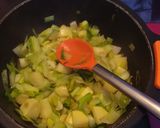 Foto del paso 2 de la receta Albóndigas de bacalao y berenjena en salsa de puerro y apio