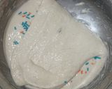 Foto langkah ke 3 dari resep Blue-Orange Sprinkles Sourdough Bread.
