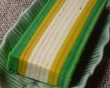 Gambar langkah 7 resipi Kek Lapis Coconut.