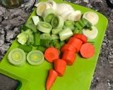 Foto del paso 3 de la receta: Fumet de Trucha y Bacalao