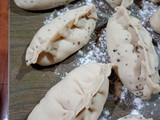 Empanadas de choclo y salsa blanca