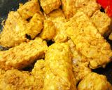 Foto langkah ke 2 dari resep Tempe goreng bumbu kuning.