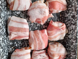 Juhtúróval töltött gomba baconbe tekerve
