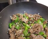 Hình bước làm 5 của món Bò xào ớt chuông hương thảo