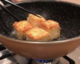 A picture of step 3 of Pan fried crispy Japanese agedashi tofu.
