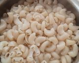 अनियन मसाला माइक्रोनी(ONION MASALA MACARONI RECIPE IN HINDI) रेसिपी चरण 1 फोटो