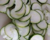 Foto del paso 1 de la receta Tortilla de patatas y calabacín