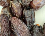 A picture of step 1 of Dates and almond chocolate bars.