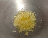 Foto langkah ke 2 dari resep Garlic Butter Rice.