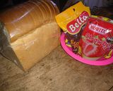 Foto langkah ke 1 dari resep Roti bakar coklat strawberry.