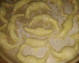 Foto del paso 2 de la receta: Medialunas con pascualina