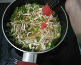 Foto langkah ke 4 dari resep Tumis Tauge Wortel.