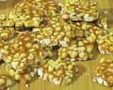 A picture of step 2 of Peanuts Chikki.