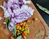A picture of step 1 of Kande pohe.