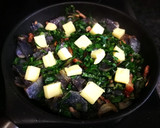 Foto del paso 4 de la receta: Huevos sobre patata azules con bacon y queso Gouda
