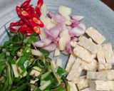 Foto langkah ke 1 dari resep Tumis Kembang Kol Daun Kencur.