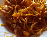 Foto del paso 4 de la receta: Contramuslos con patatas y fideos