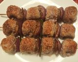 A picture of step 2 of Involtini di vitello, speck e formaggio.