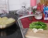 Foto del paso 1 de la receta: Papas a lo pobre con huevos revueltos