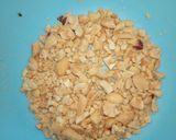 A picture of step 1 of Crispy semolina pakoda.