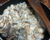 Foto langkah ke 3 dari resep Creamy Chicken Mushroom.
