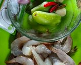 Foto langkah ke 1 dari resep Asem-asem Udang ala Mama.