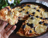 Foto del paso 4 de la receta: Pizza integral en panificadora sabor cuatro quesos y arándanos