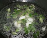 Foto langkah ke 3 dari resep Sayur bening wortel, labu siam, kentang dan telur.