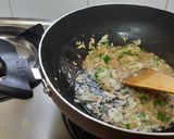 A picture of step 2 of Chinese restaurant style spicy veg manchow soup.