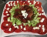 Une image de l'étape 8 de Salade aux deux tomates, concombre et feta sauce melfor.