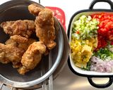 รูปขั้นตอนการทำที่ 4 ของ ไก่ทอดแกล้มยำซัลซ่า สปาเกตตี้เพสโต้แบบไทยๆ🧄🌶️
