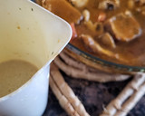 Foto del paso 10 de la receta: Solomillo en salsa con champiñones, puré de patata y compota de pera