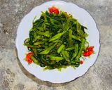 Foto langkah ke 4 dari resep Tumis Asam Kangkung.