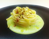 Foto del passaggio 4 della ricetta Scialatelli con crema di zucchine, salsa di alacce e pistacchi