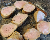 Foto del paso 5 de la receta: Solomillo en salsa con champiñones, puré de patata y compota de pera