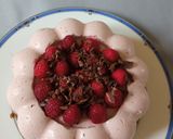 Une image de l'étape 5 de Dôme fraise chocolat.