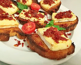Foto del paso 5 de la receta: Tostas de camembert con crujiente de jamón ibérico